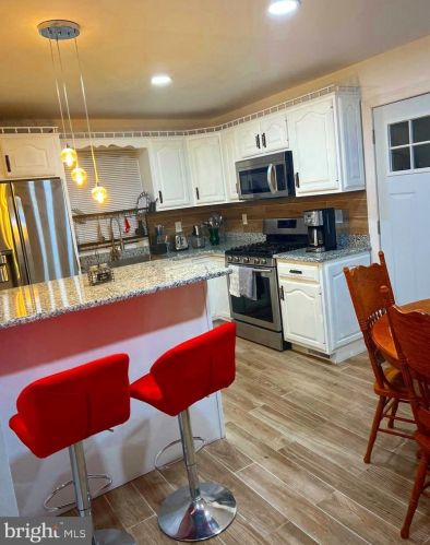 2007 Lincoln St, Camp Hill, PA 17011-3842