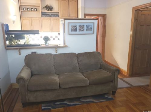 41-41 41st St, Long Island City, NY 11104-1024