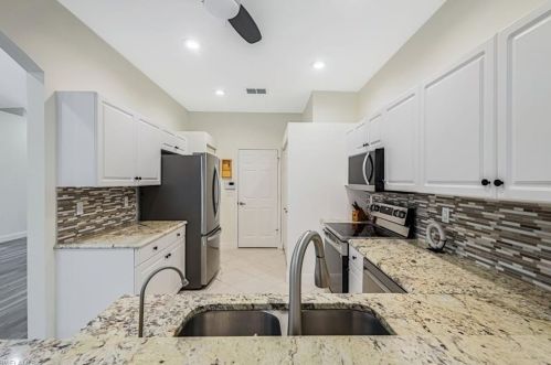 7488 Berkshire Pines Dr, Naples FL  34104-9436 exterior