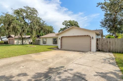 953 Sandcrest Dr, Daytona Beach, FL 32127-7710