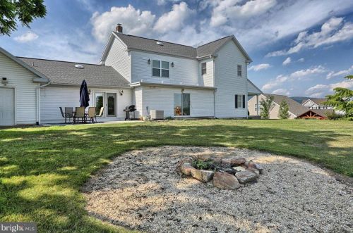 102 Allegheny Ln, Carlisle PA  17013-9103 exterior