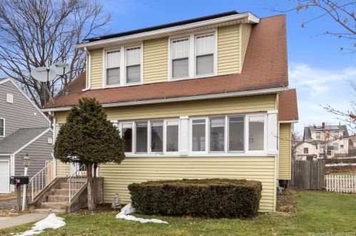 85 Brookfield St, Manchester, CT 06040-4214