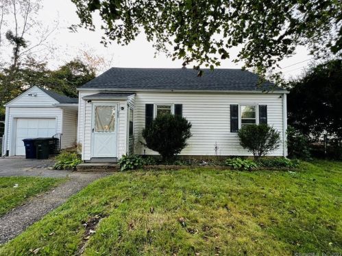229 Hooker Rd, Bridgeport, CT 06610-1315