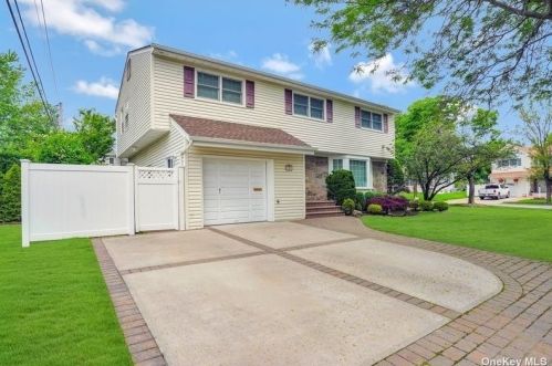 121 Orleans Ln, Muttontown, NY 11753-1650