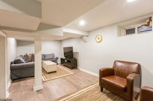 3 Gary Ct, Scotch Plains NJ  07076-2007 exterior