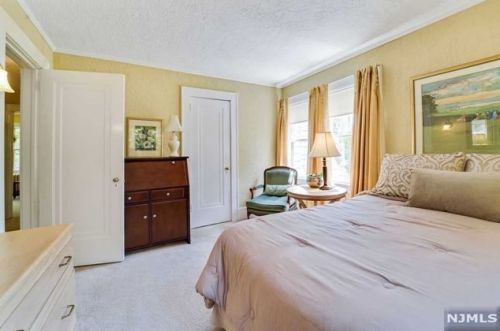 206 Melrose Pl, Ridgewood NJ  07450-4122 exterior