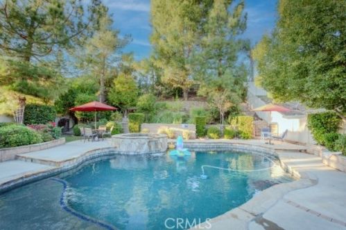 33068 Regina Dr, Temecula CA  92592-1472 exterior