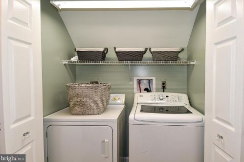 8913 Lagrange St, Lorton VA  22079-1626 exterior