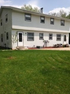 109 Johnston Dr, Dousman, WI 53118-9356
