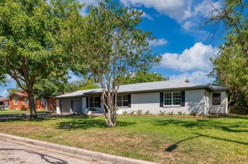 2813 Sarah Jane Ln, Fort Worth TX  76119-4723 exterior