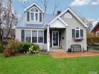 21 Lawrence St, Greenlawn, NY 11740-1407