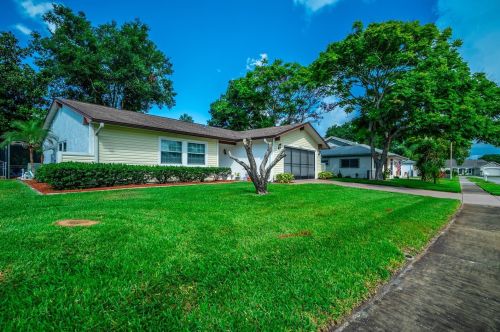 13001 Sandburst Ln, Port Richey, FL 34667-2736