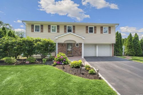 5 Cedar Ct, Elwood, NY 11731-4829