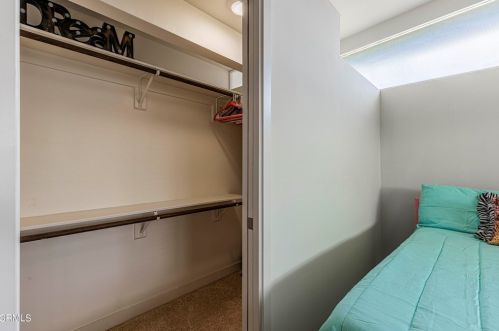 1815 Ridgewood Dr, Bakersfield CA 93306-3831 exterior