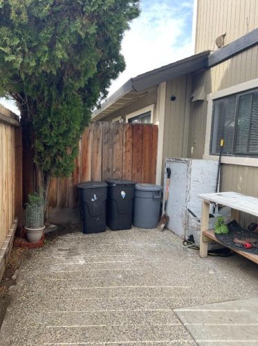 831 Nash Rd, Hollister CA  95023-5420 exterior