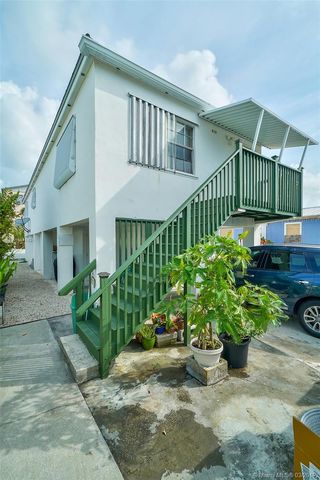 27 9th Ave, Key West, FL 33040-5865