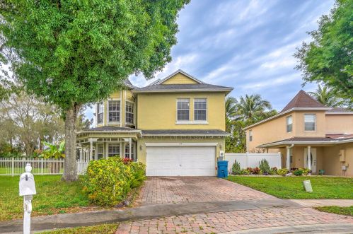 113 Country Club Way, West Palm Beach, FL 33411-1214