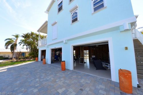 26 Palmview Blvd, Fort Myers Beach, FL 33931-4520