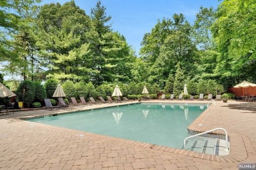 18 Hidden Ledge Rd, Englewood NJ  07631-5125 exterior