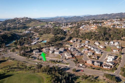 2017 Stagecoach Rd, Santa Rosa, CA 95404-1336