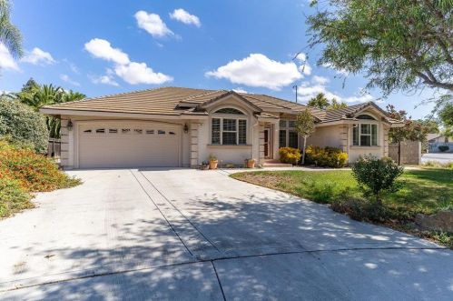 490 Talbot Dr, Hollister, CA 95023-7028