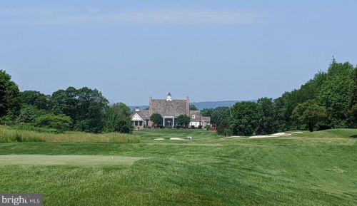 5936 Amber Ridge Rd, Haymarket VA  20169-2620 exterior