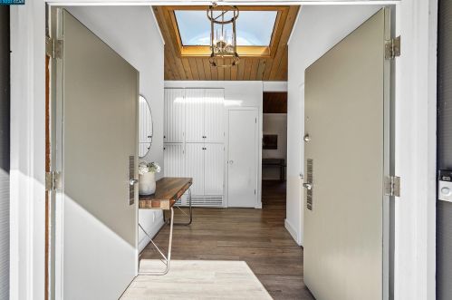 589 Tahos Rd, Orinda, CA 94563-2918