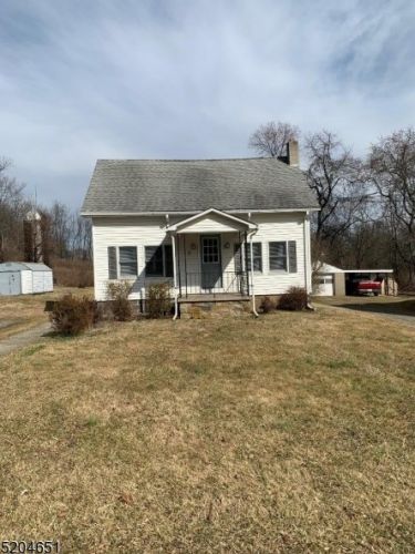 9 Henry St, Oxford, NJ 07863-3027