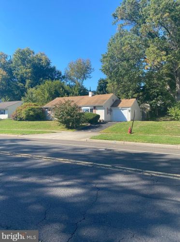 245 Trenton Rd, Fairless Hills, PA 19030-2713