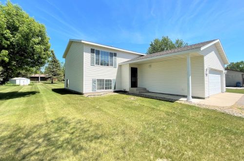 717 Dale St, Saint Joseph, MN 56374-8519