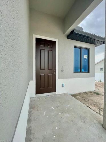 4105 15th St, Lehigh Acres, FL 33976-3203