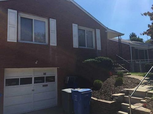 1811 Greentree Rd, Pittsburgh PA  15220-1811 exterior