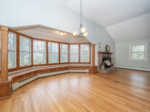 25 Arrowhead Rd, Wilton CT  06897-4402 exterior