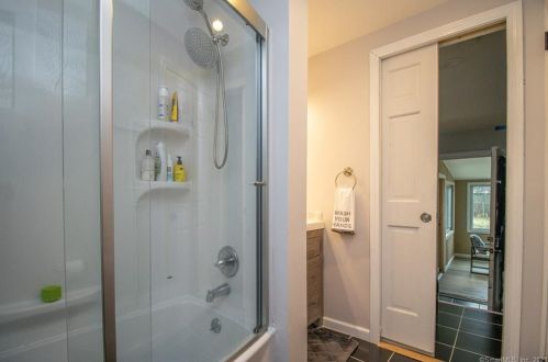 20 Taylor St, Windsor CT  06095-2434 exterior