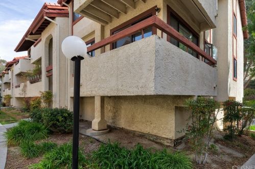 18015 Sundowner Way, Santa Clarita, CA 91387-2913