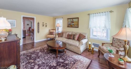 390 High St, Nutley, NJ 07110-1457