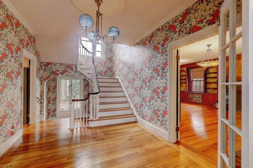 465 Rochambeau Ave, Providence RI 02906-1908 exterior