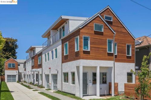 1048 62nd St, Oakland CA  94608-2322 exterior