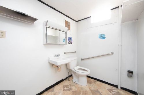 7701 Park Ave, Camden NJ  08109-3534 exterior