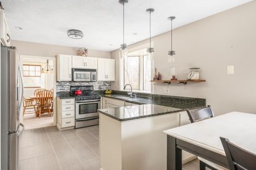 96 Daniel Dr, North Kingstown RI  02852-6702 exterior