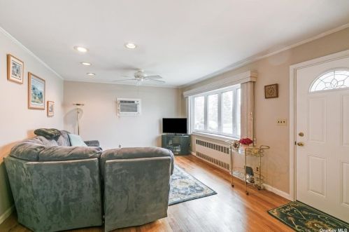 55 Spruce Ave, Bethpage NY  11714-1328 exterior