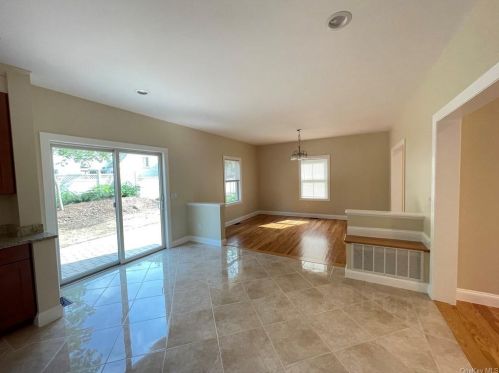 3 Stratford Rd, New Rochelle NY  10804-2519 exterior