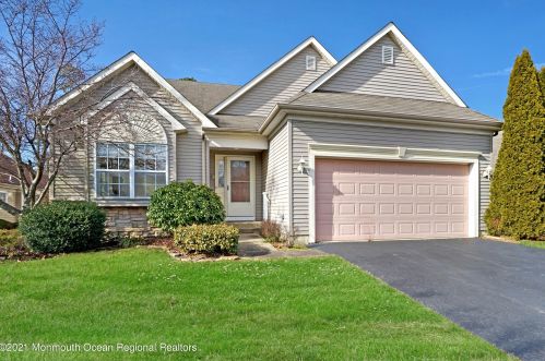 71 Foxwood Rd, Lakewood, NJ 08701-5730