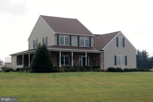 4 John Edward Dr, Littlestown, PA 17340-9168