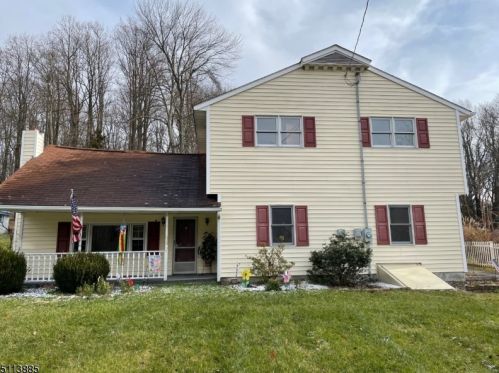 32 Bunnvale Rd, Califon, NJ 07830-4137