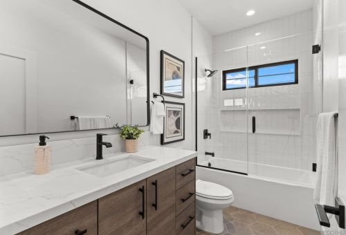 1855 Frankfort St, San Diego CA  92110-3514 exterior