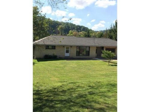 407 Northgate Dr, Warrendale, PA 15086-7574