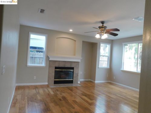 2468 Basilicae Way, Manteca CA  95337-8319 exterior