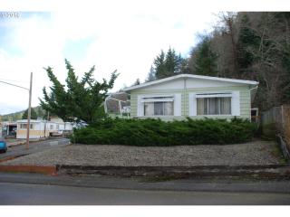 864 Vista Ct, Winchester Bay, OR 97467-1923