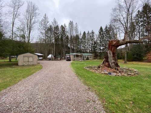 619 Flanigan Rd, Listonburg, PA 15424-1939